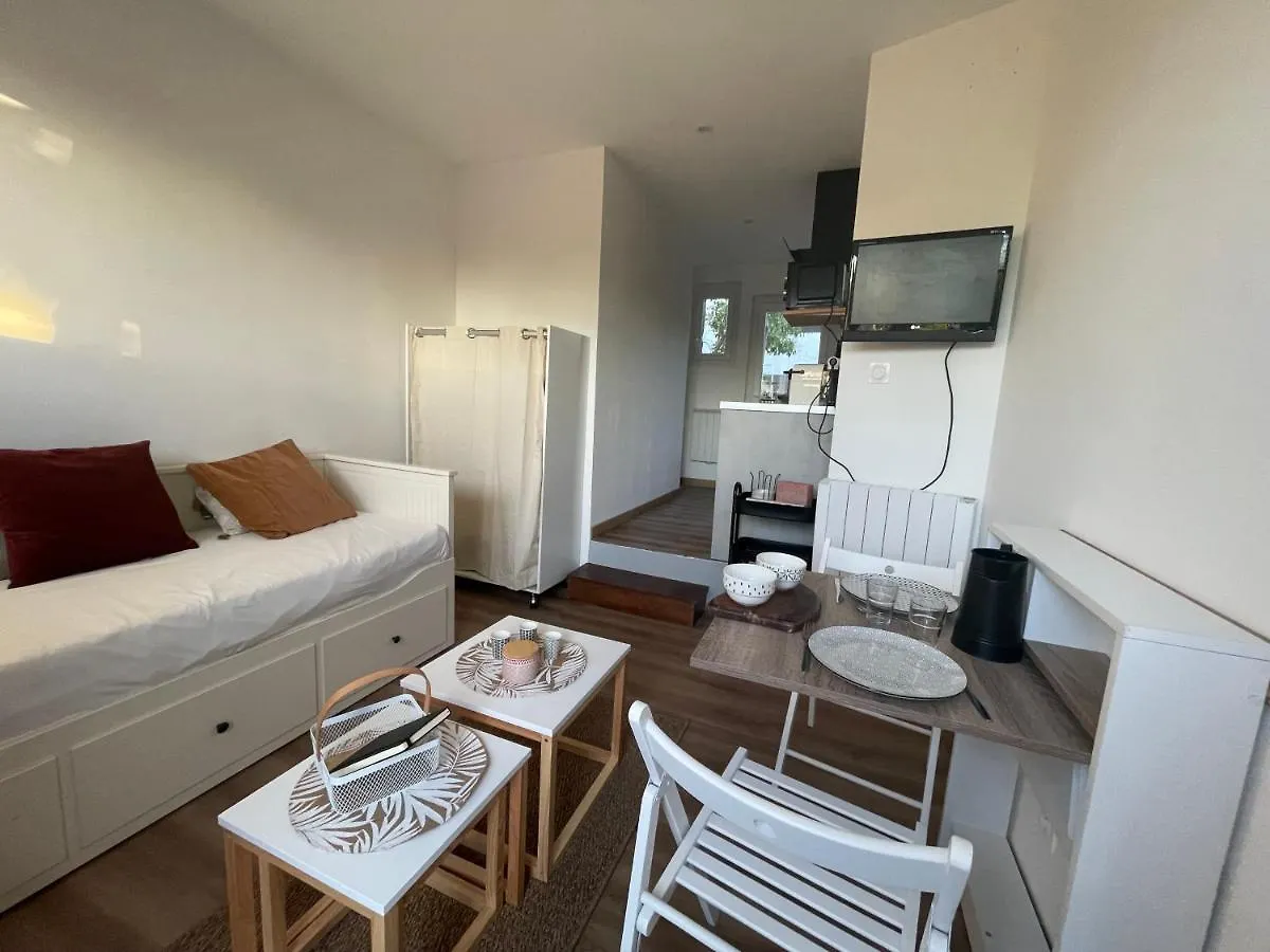 Studio Sur Castelginest 0*,  Fransa